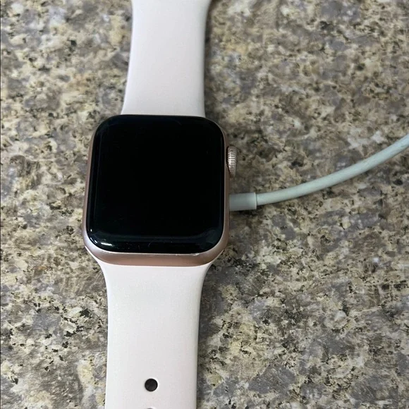 Apple Watch Smartwatch Series 5 Pink Band - Picture 6 of 6